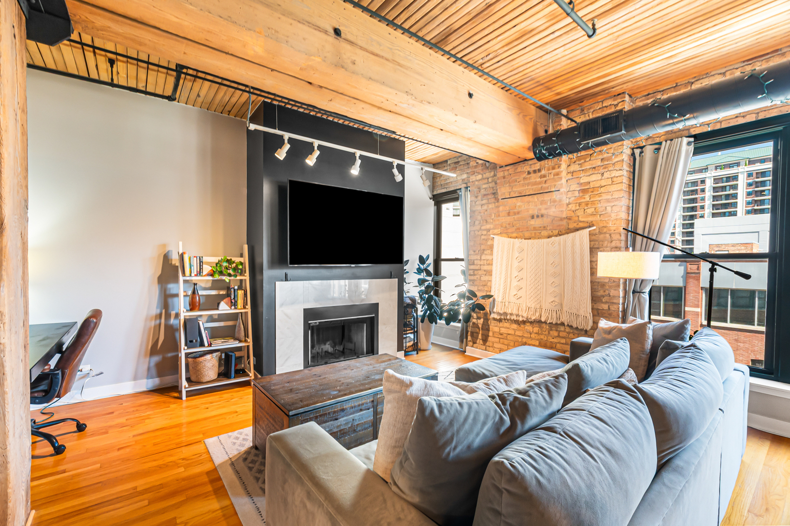 411 W Ontario Street Unit: 407