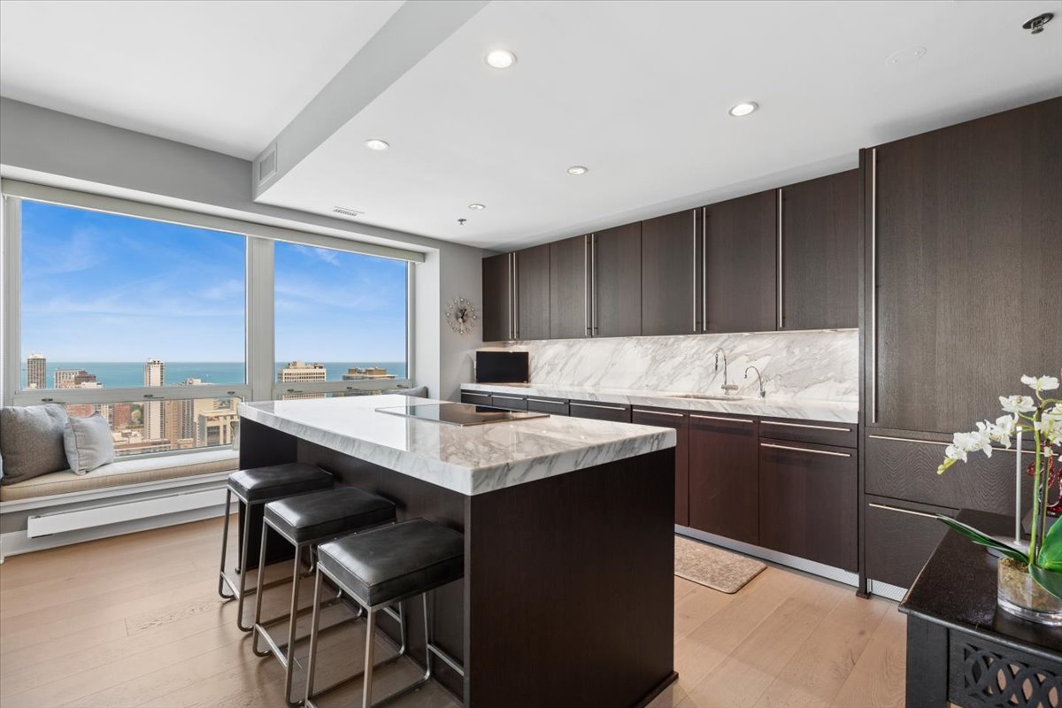 57 E Delaware Place Unit: 3905