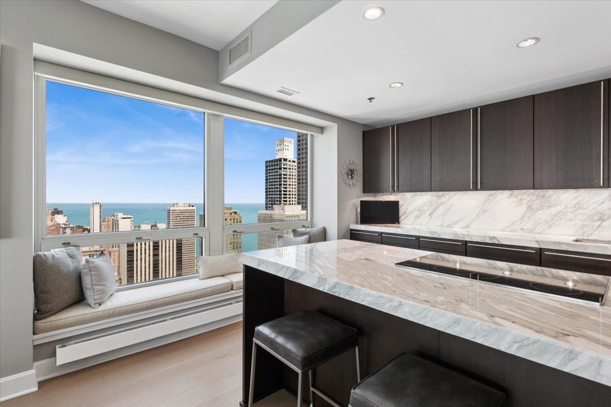 57 E Delaware Place Unit: 3905