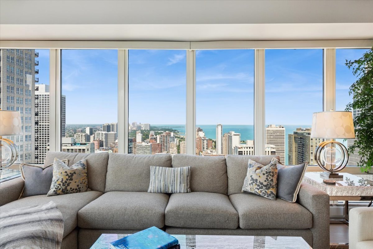57 E Delaware Place Unit: 3905