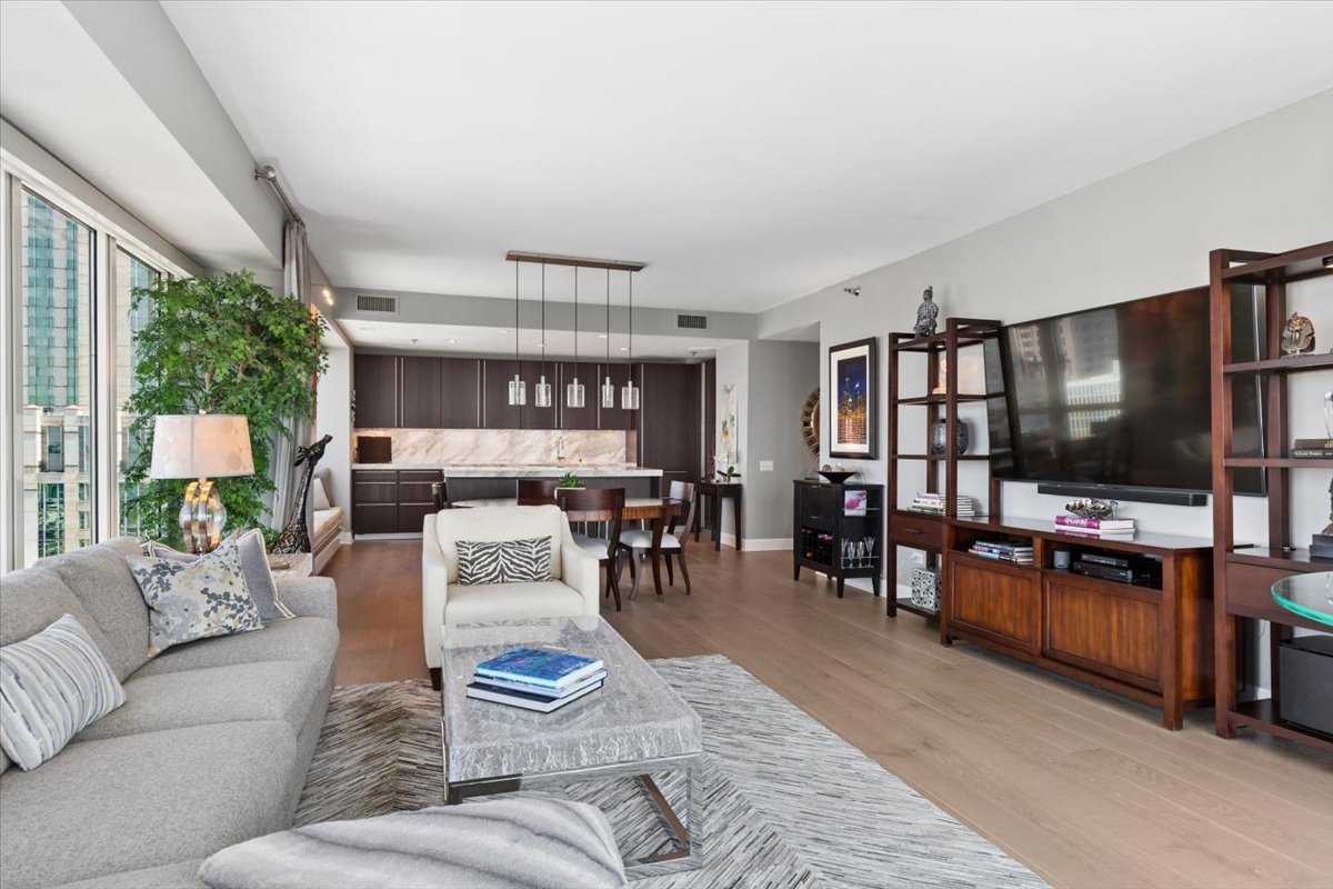 57 E Delaware Place Unit: 3905