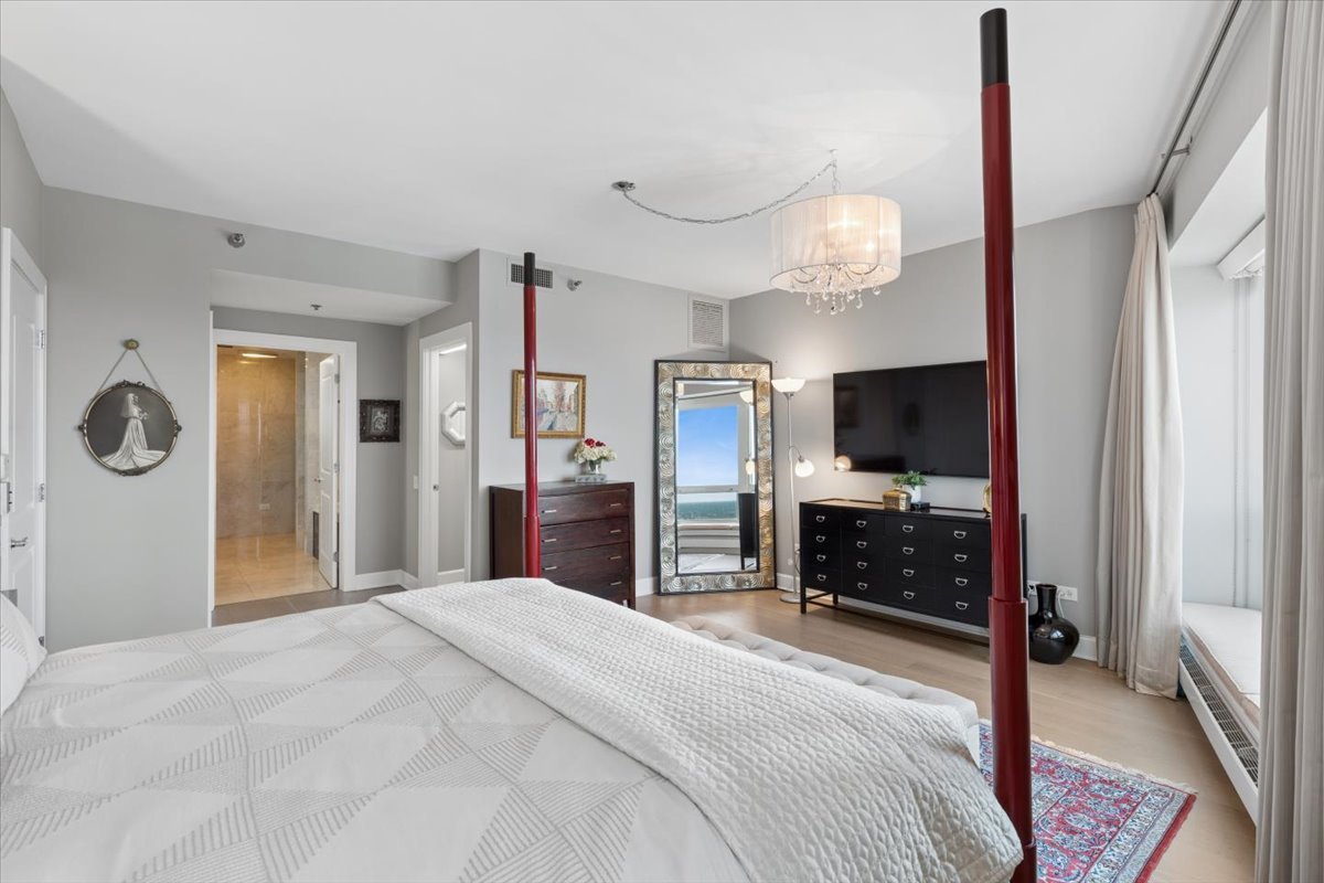 57 E Delaware Place Unit: 3905