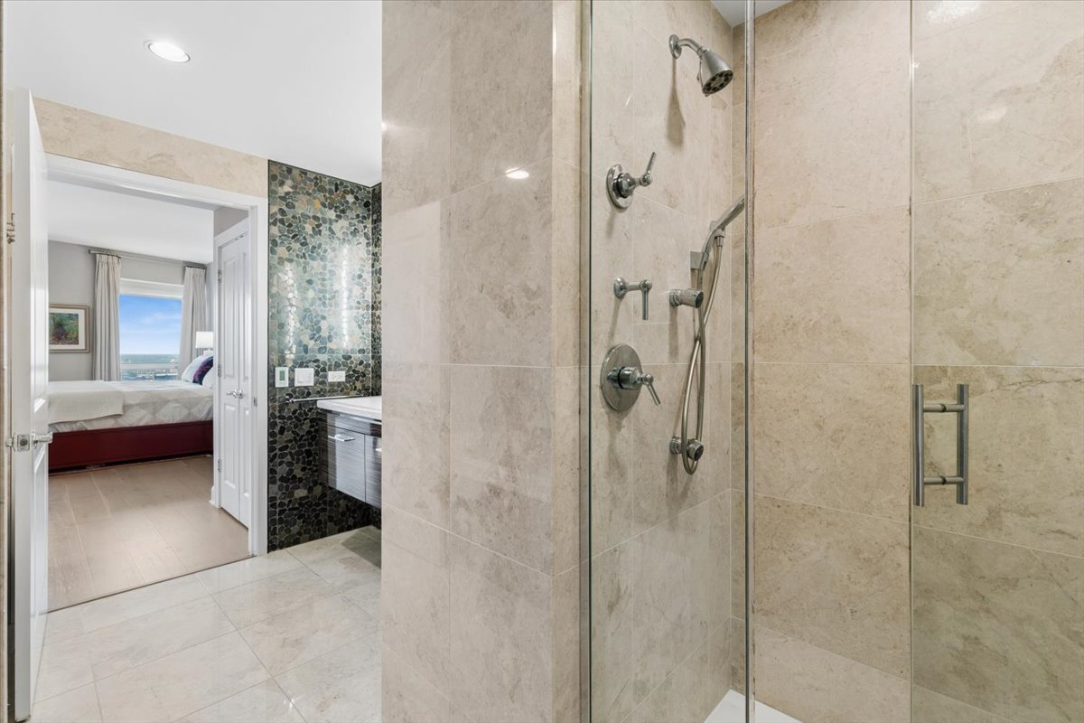 57 E Delaware Place Unit: 3905