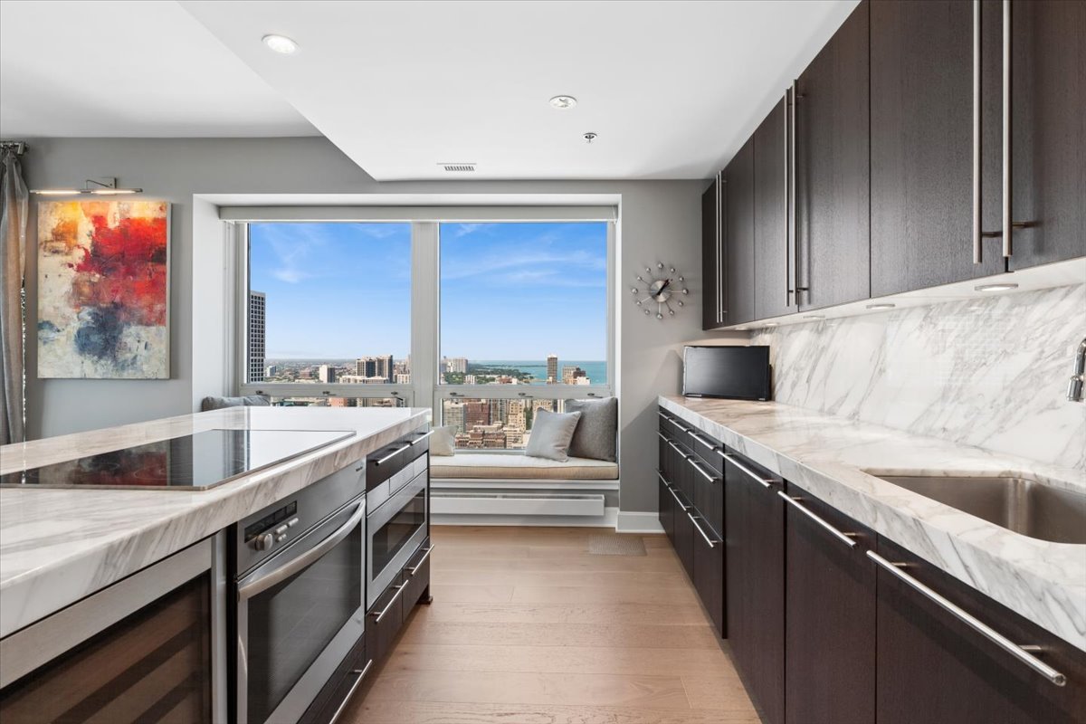 57 E Delaware Place Unit: 3905