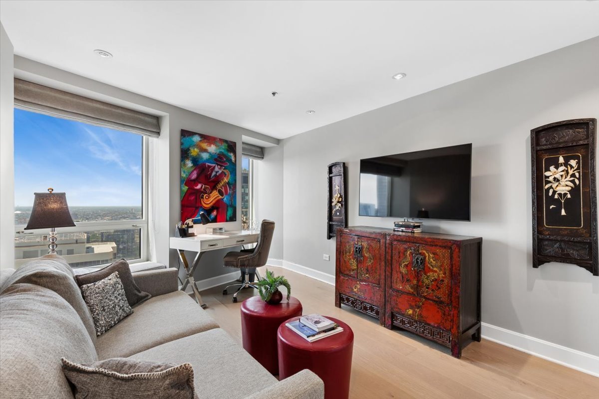 57 E Delaware Place Unit: 3905