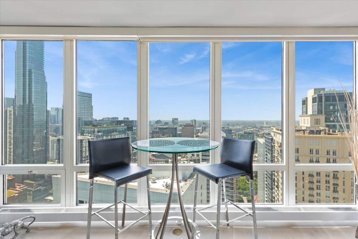 57 E Delaware Place Unit: 3905