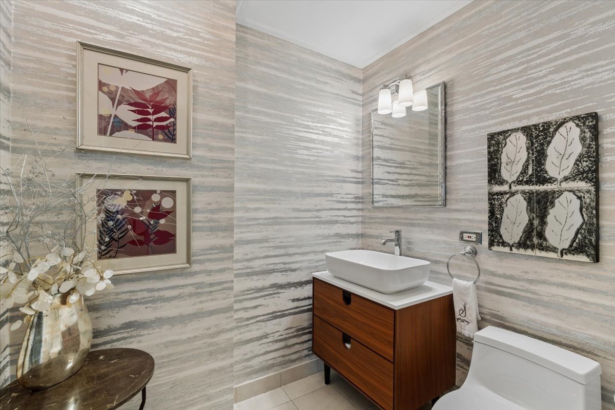 57 E Delaware Place Unit: 3905