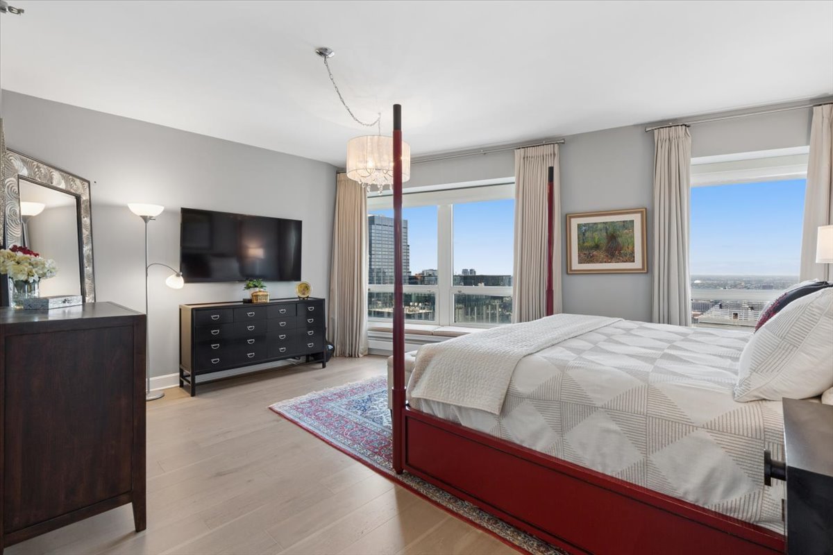 57 E Delaware Place Unit: 3905