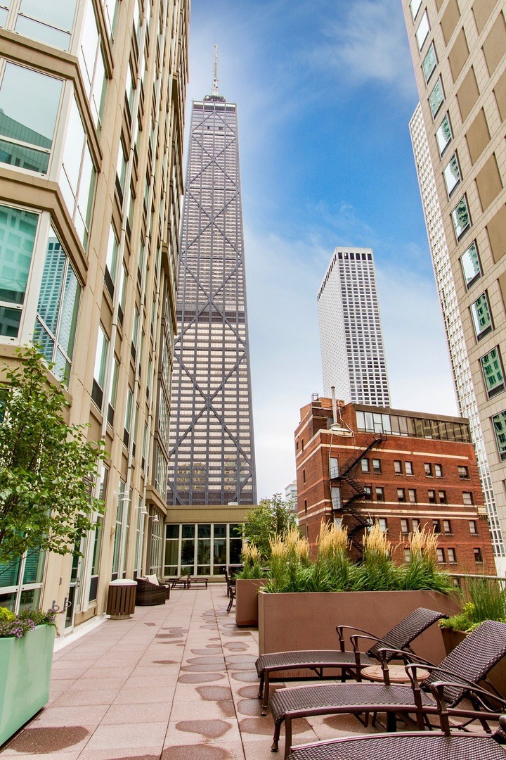 57 E Delaware Place Unit: 3905