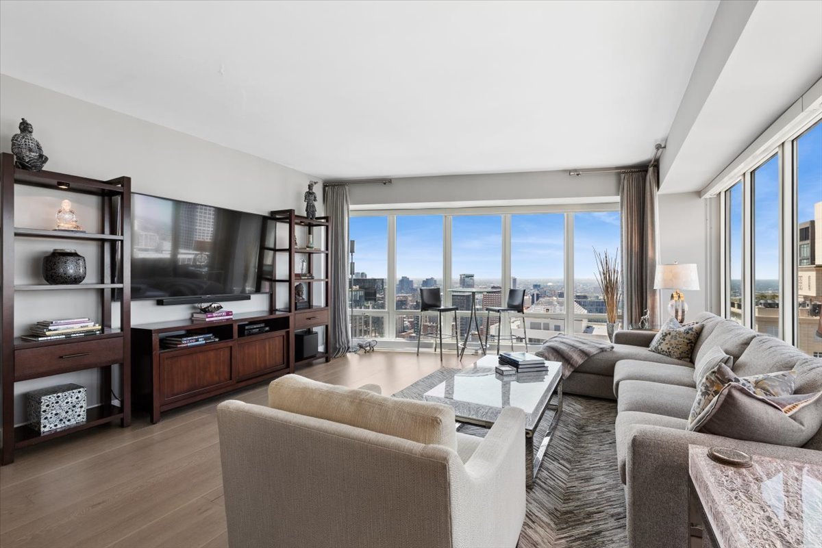 57 E Delaware Place Unit: 3905
