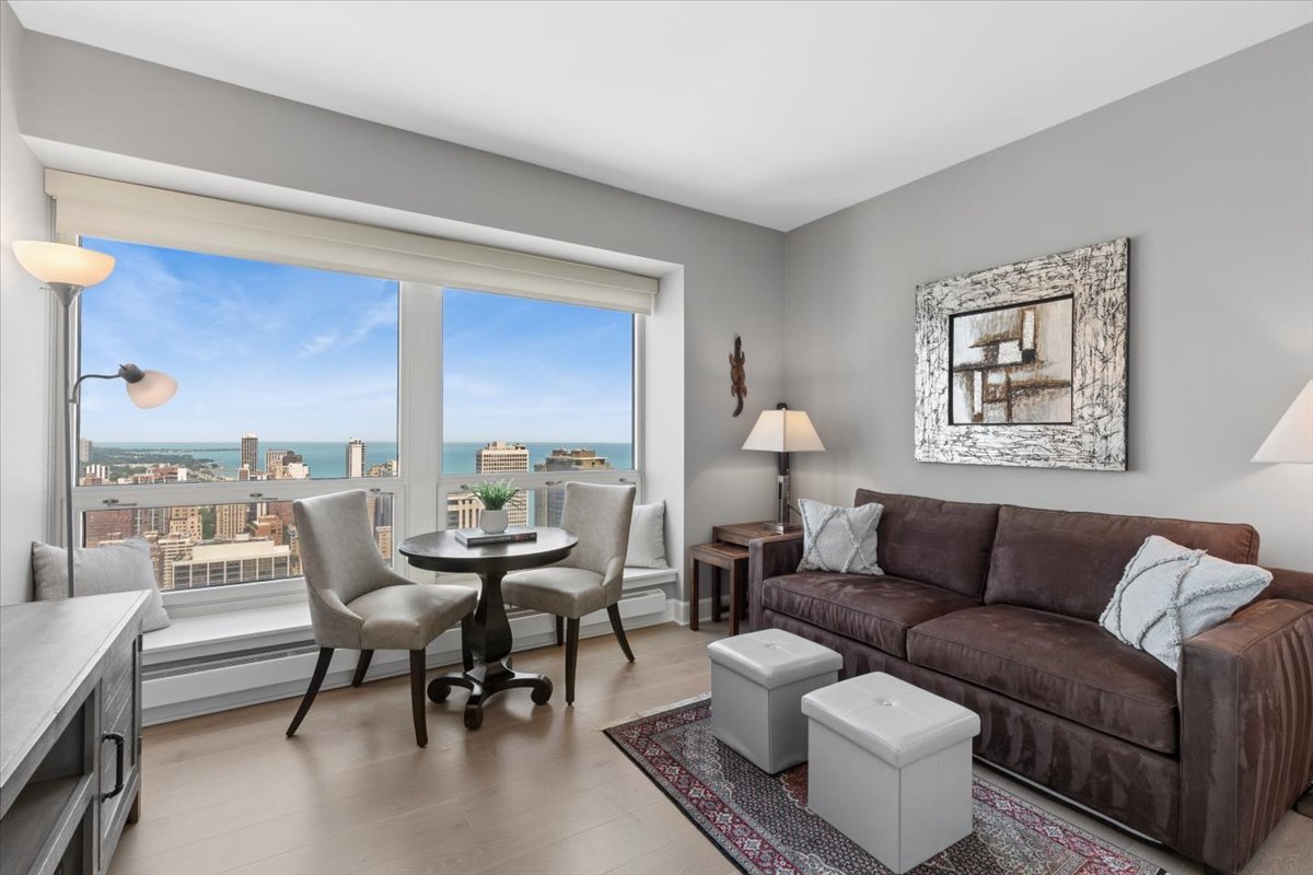 57 E Delaware Place Unit: 3905