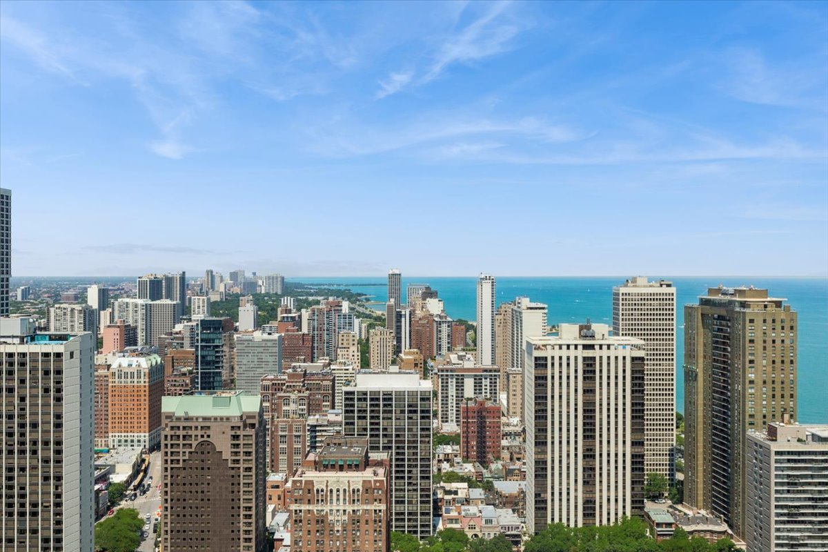 57 E Delaware Place Unit: 3905