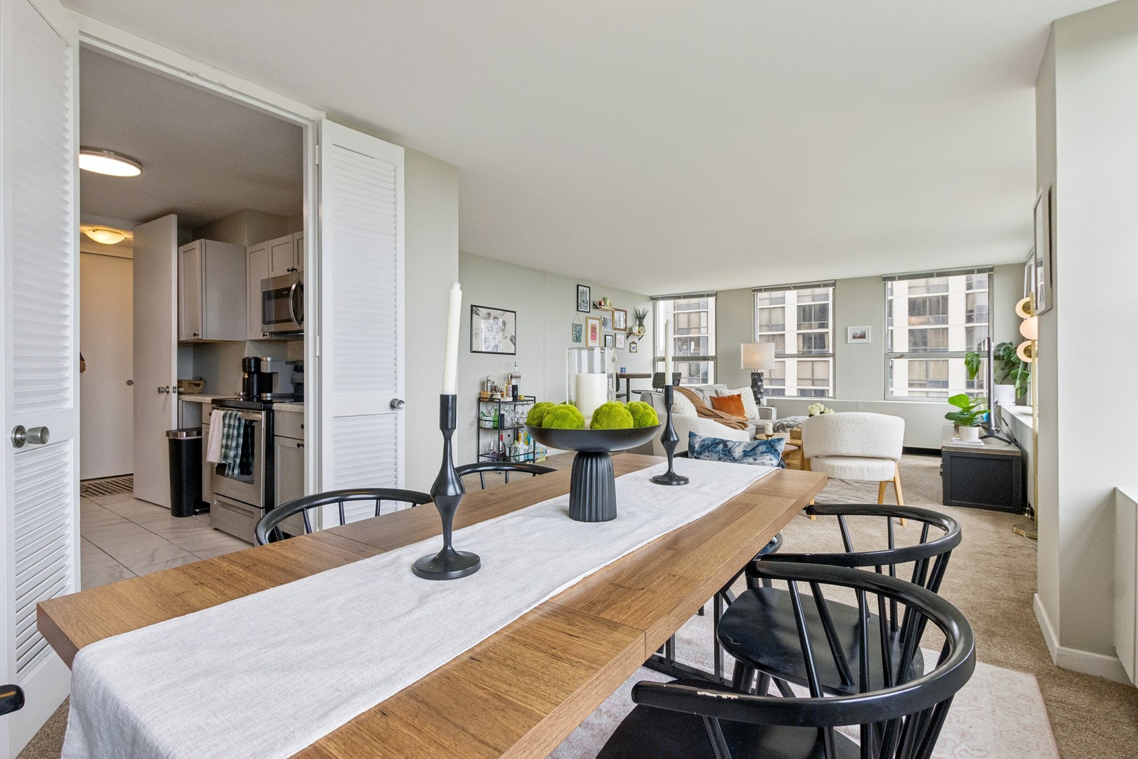 2626 N LAKEVIEW Avenue Unit: 1002