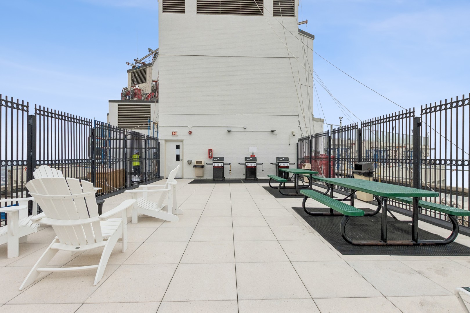 2626 N LAKEVIEW Avenue Unit: 1002