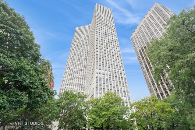 2626 N LAKEVIEW Avenue Unit: 1002