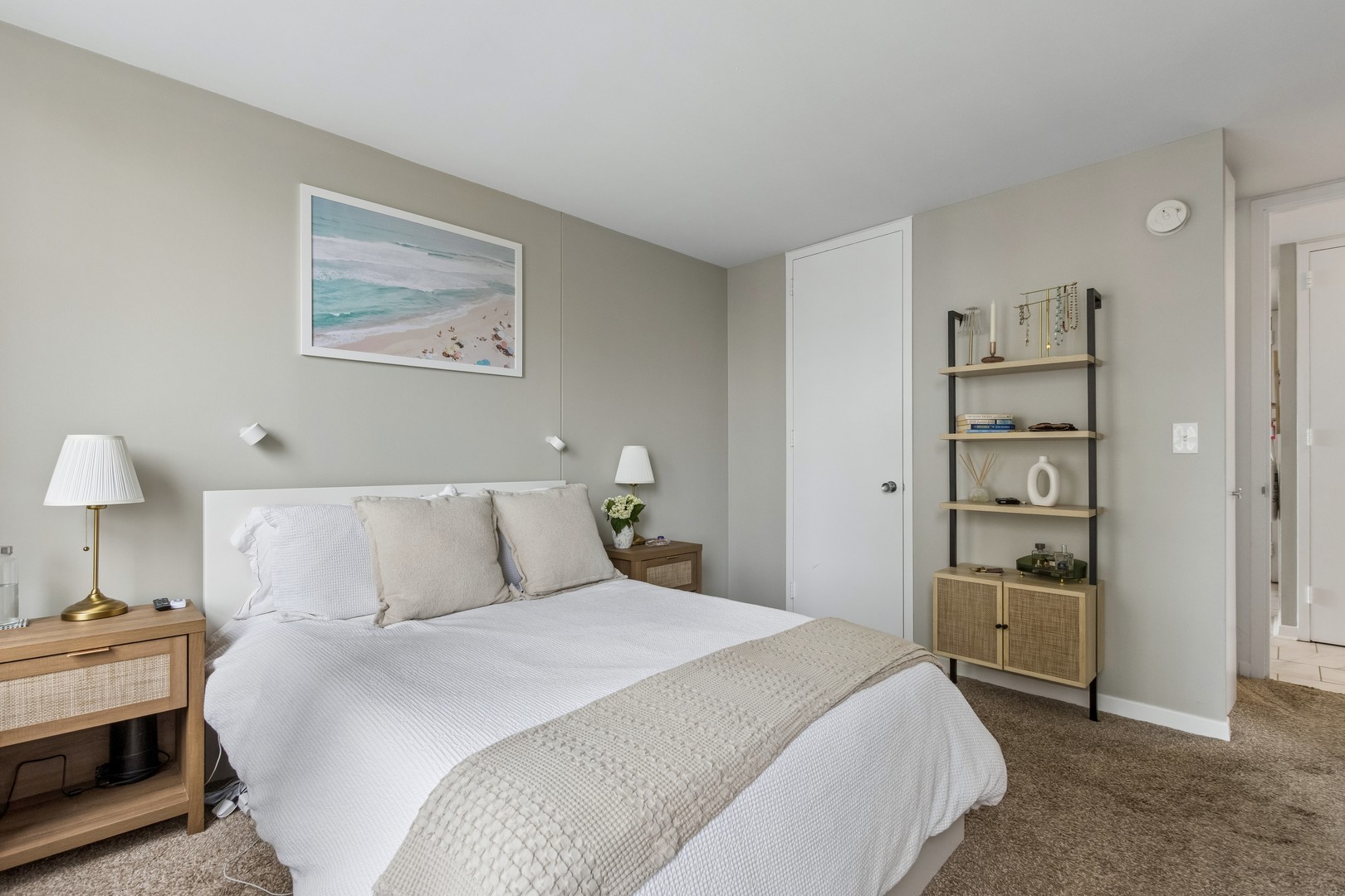 2626 N LAKEVIEW Avenue Unit: 1002