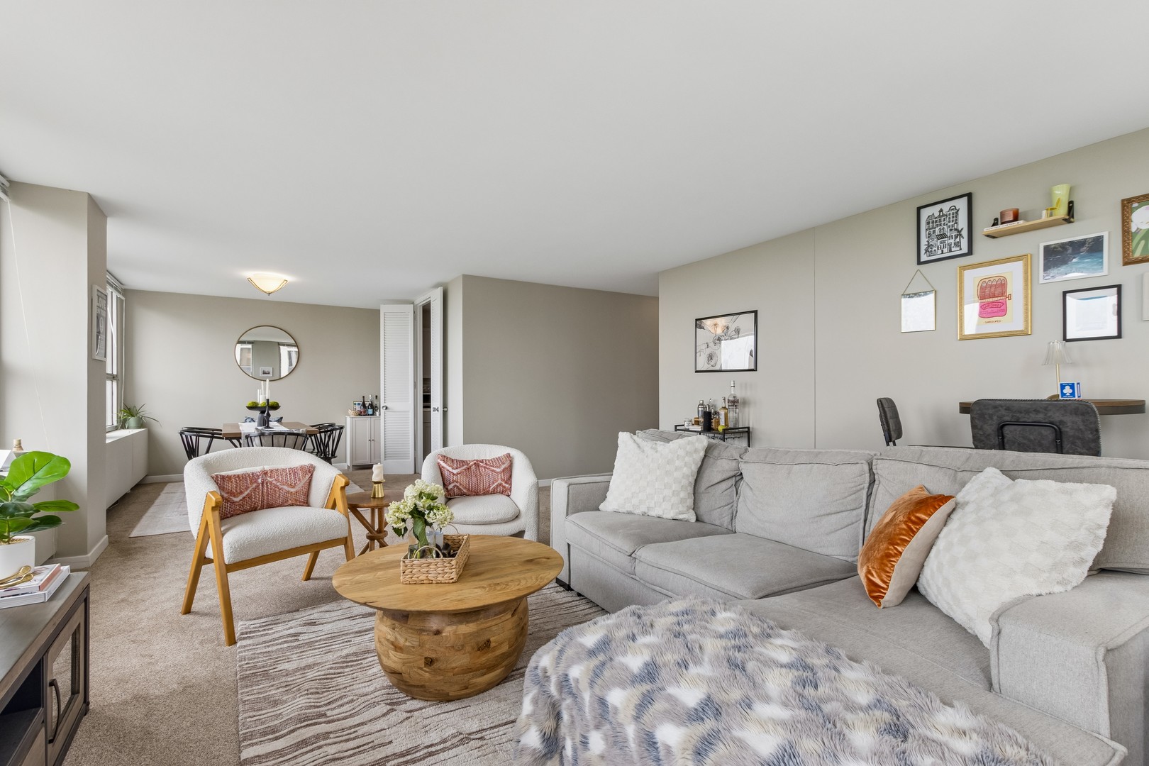 2626 N LAKEVIEW Avenue Unit: 1002