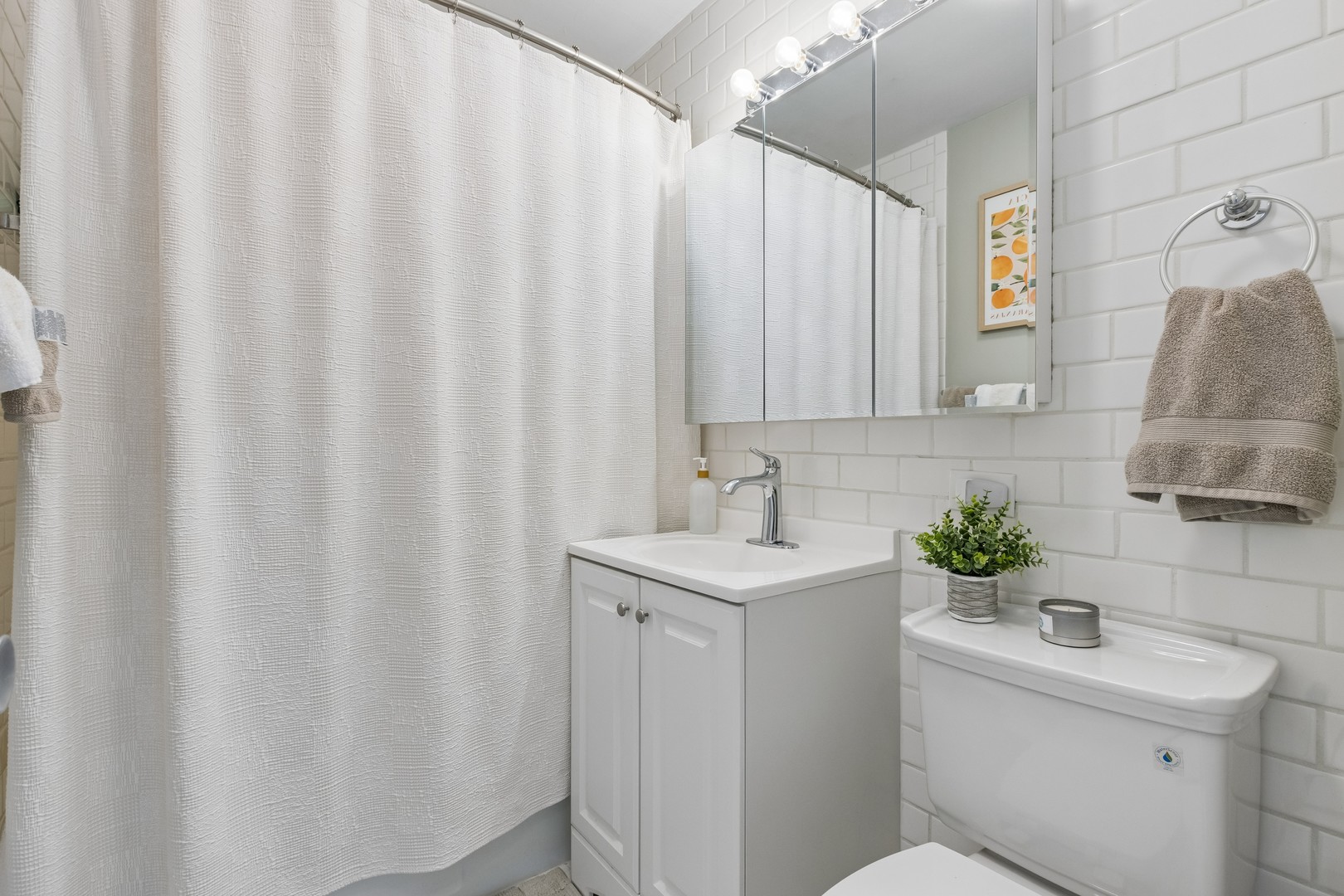 2626 N LAKEVIEW Avenue Unit: 1002