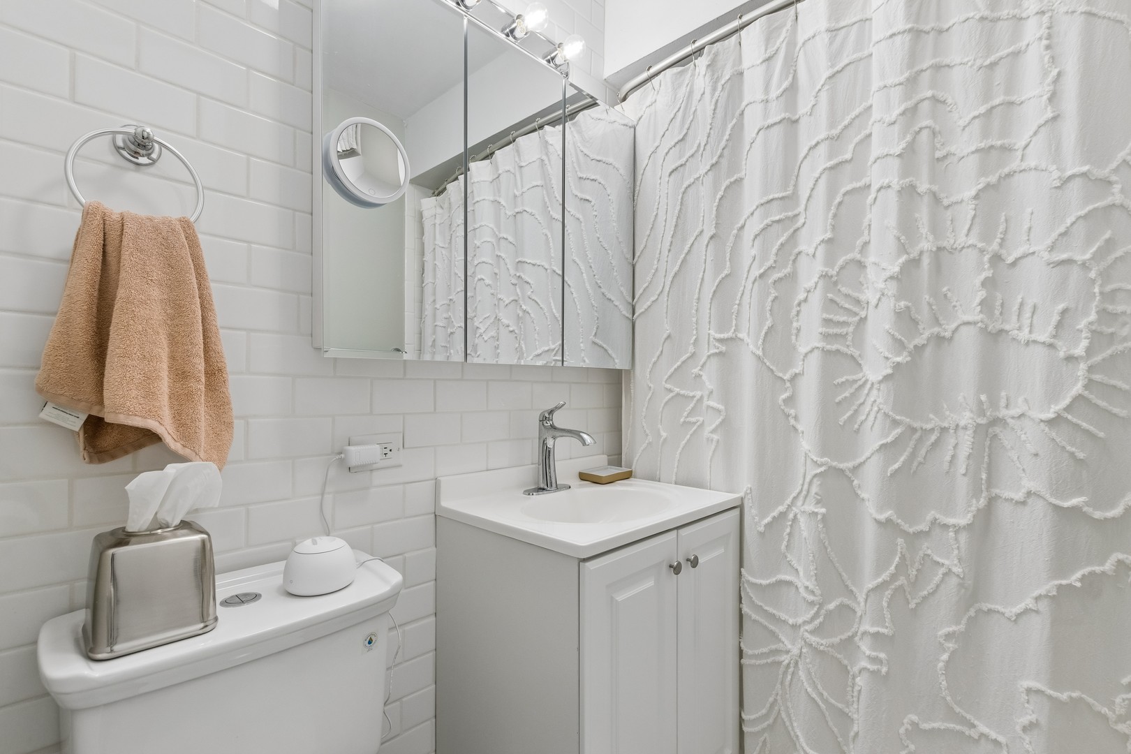 2626 N LAKEVIEW Avenue Unit: 1002