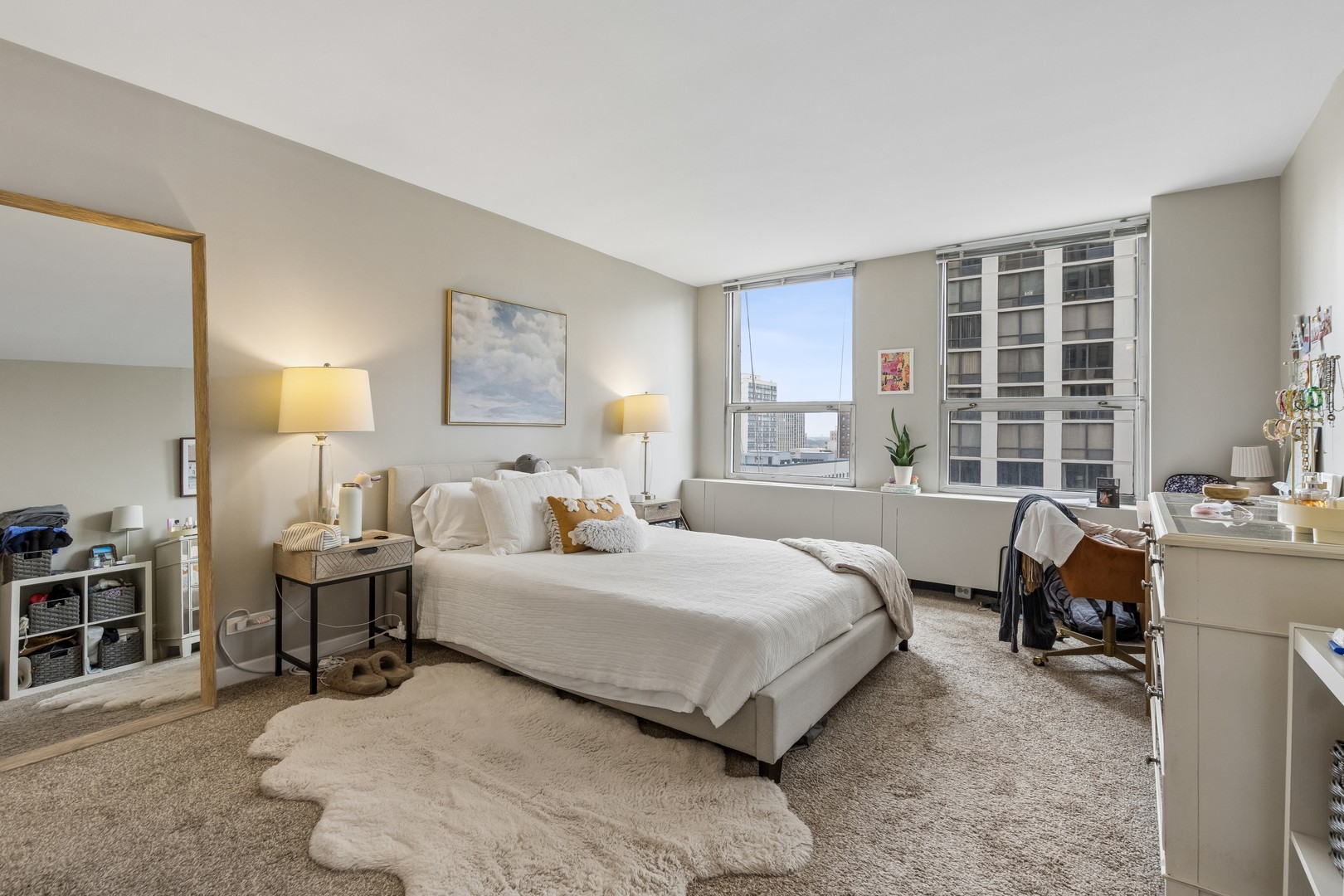 2626 N LAKEVIEW Avenue Unit: 1002