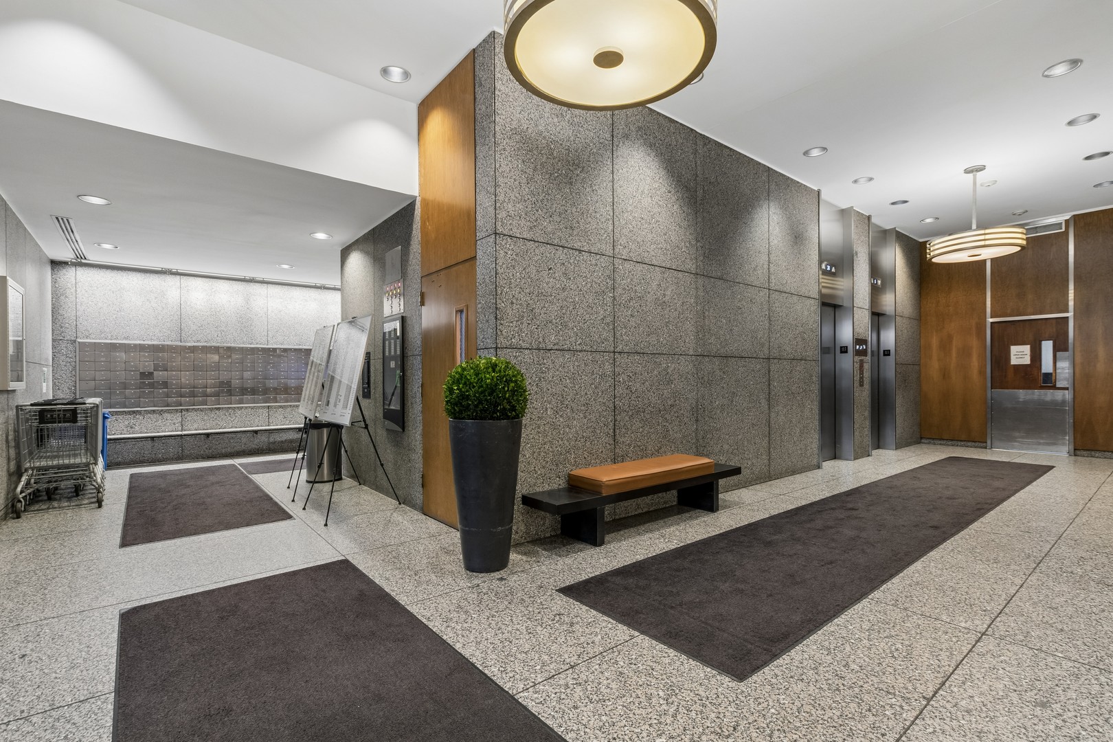 2626 N LAKEVIEW Avenue Unit: 1002