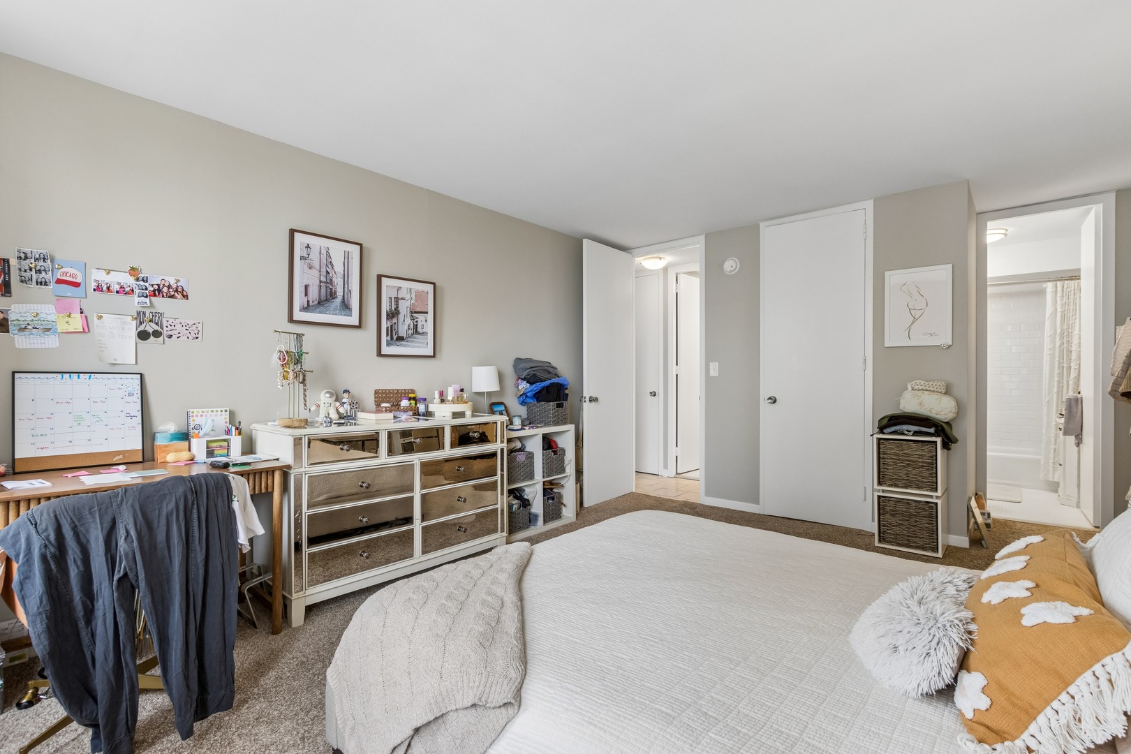 2626 N LAKEVIEW Avenue Unit: 1002