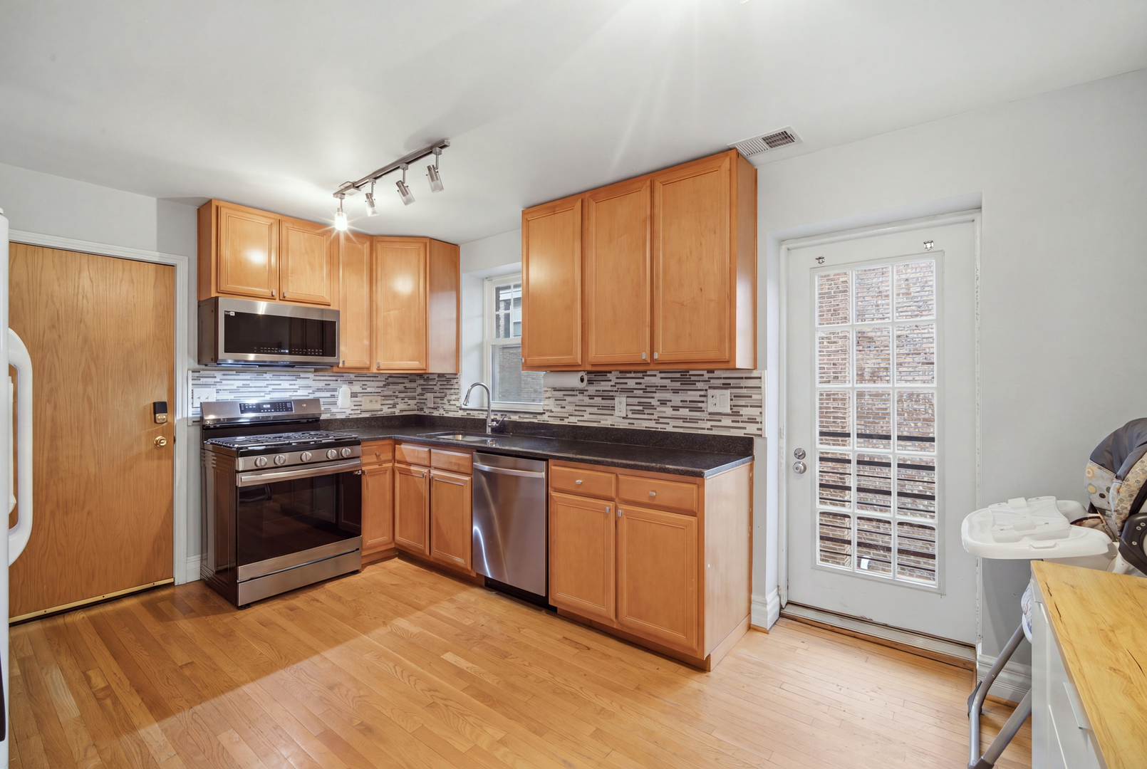6046 N FRANCISCO Avenue Unit: 2W