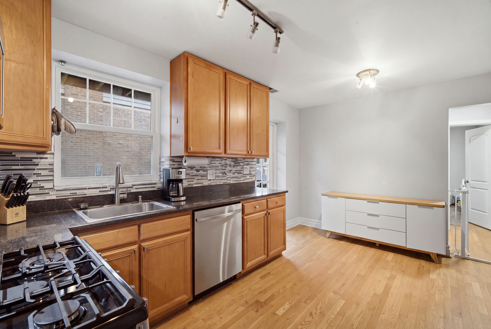 6046 N FRANCISCO Avenue Unit: 2W