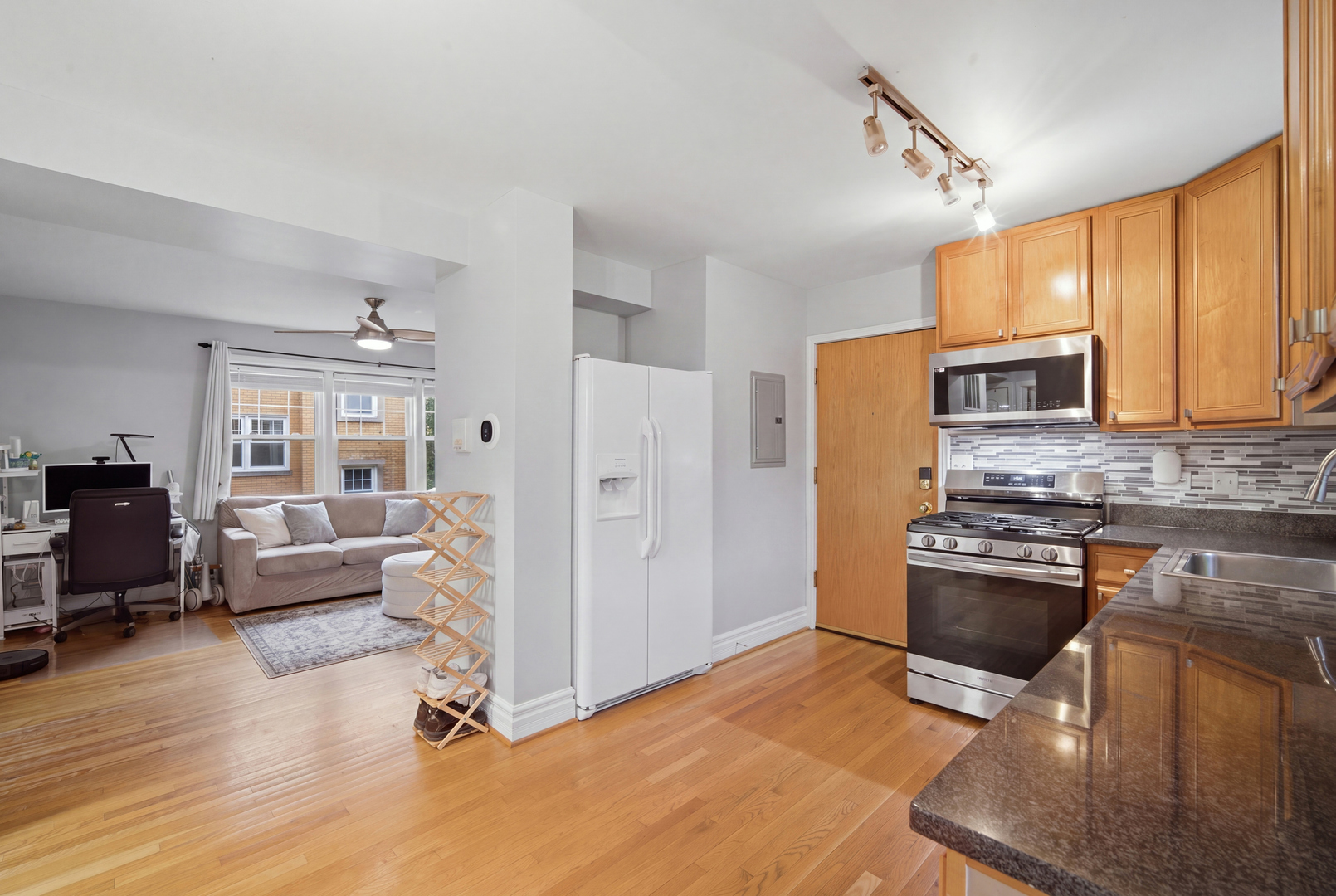 6046 N FRANCISCO Avenue Unit: 2W