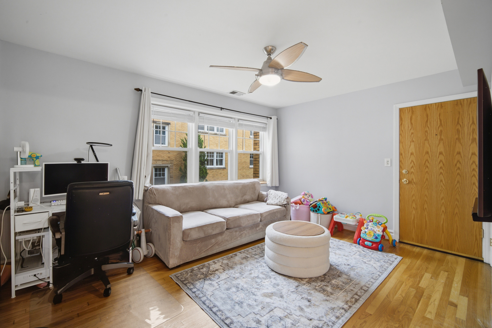 6046 N FRANCISCO Avenue Unit: 2W