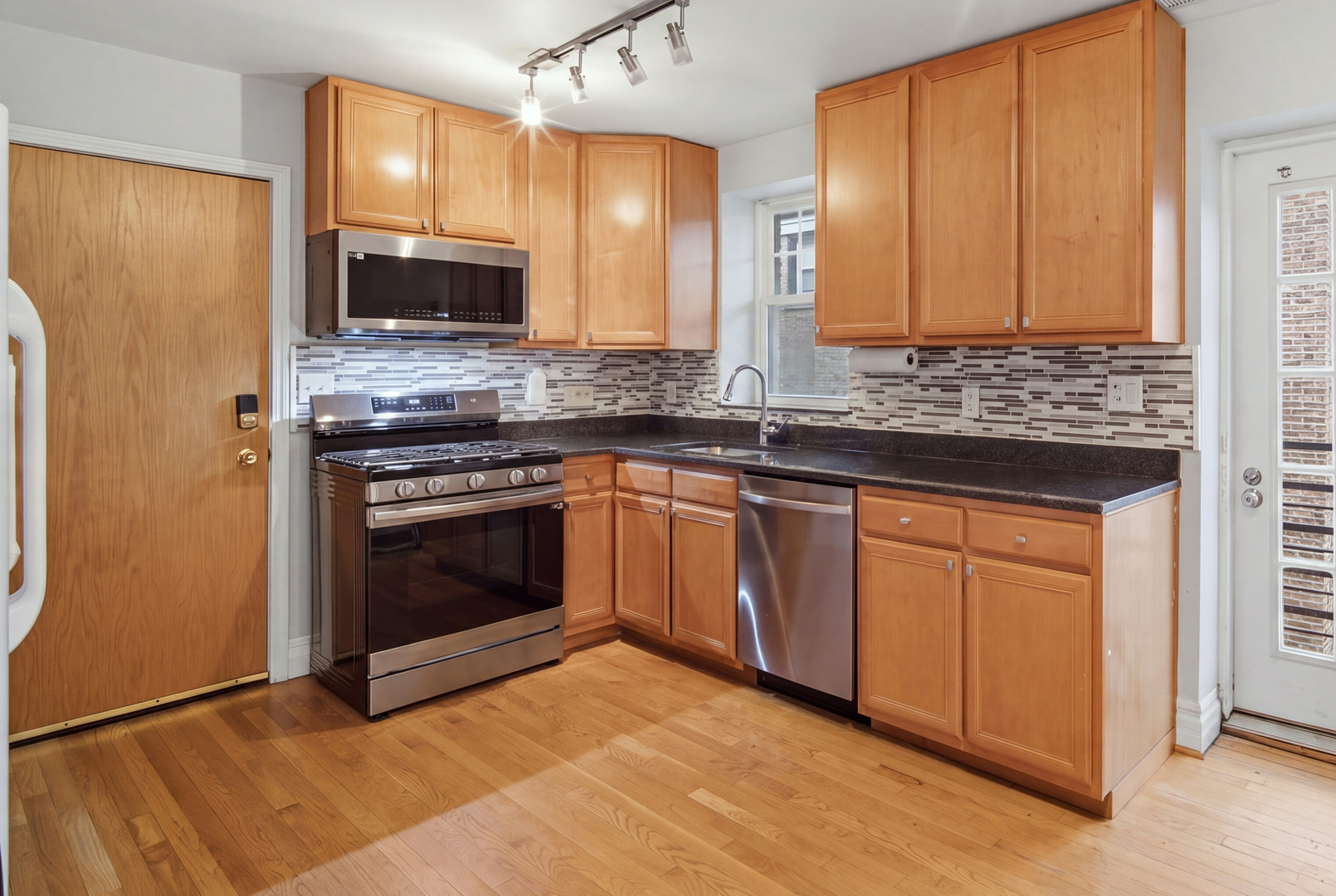 6046 N FRANCISCO Avenue Unit: 2W