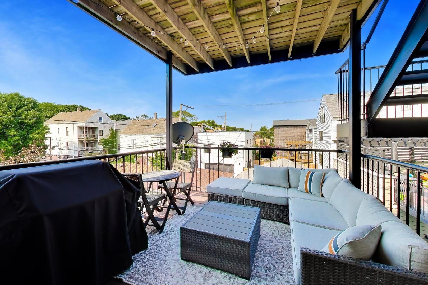 3250 N Damen Avenue Unit: 2