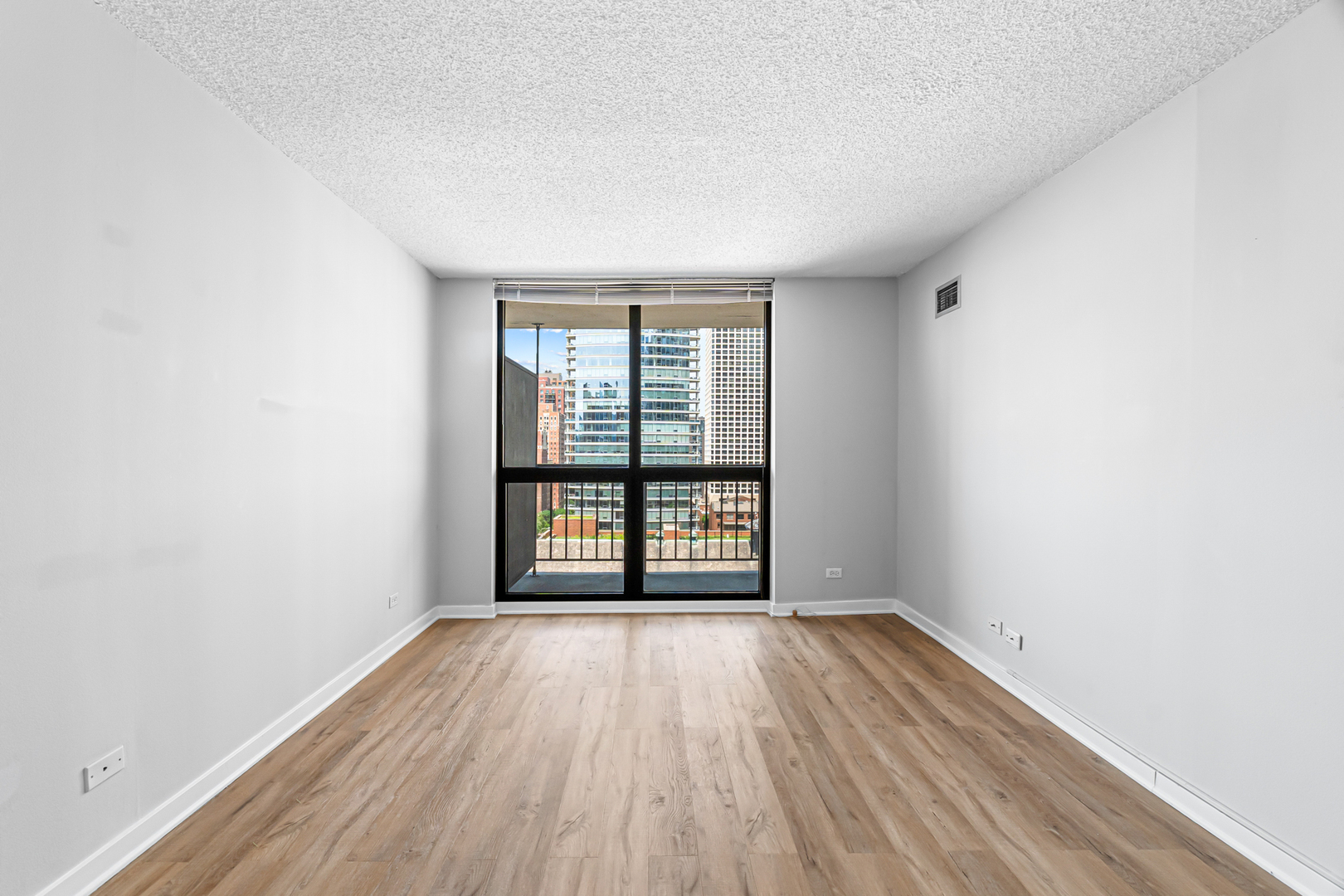 33 W Delaware Place Unit: 14F
