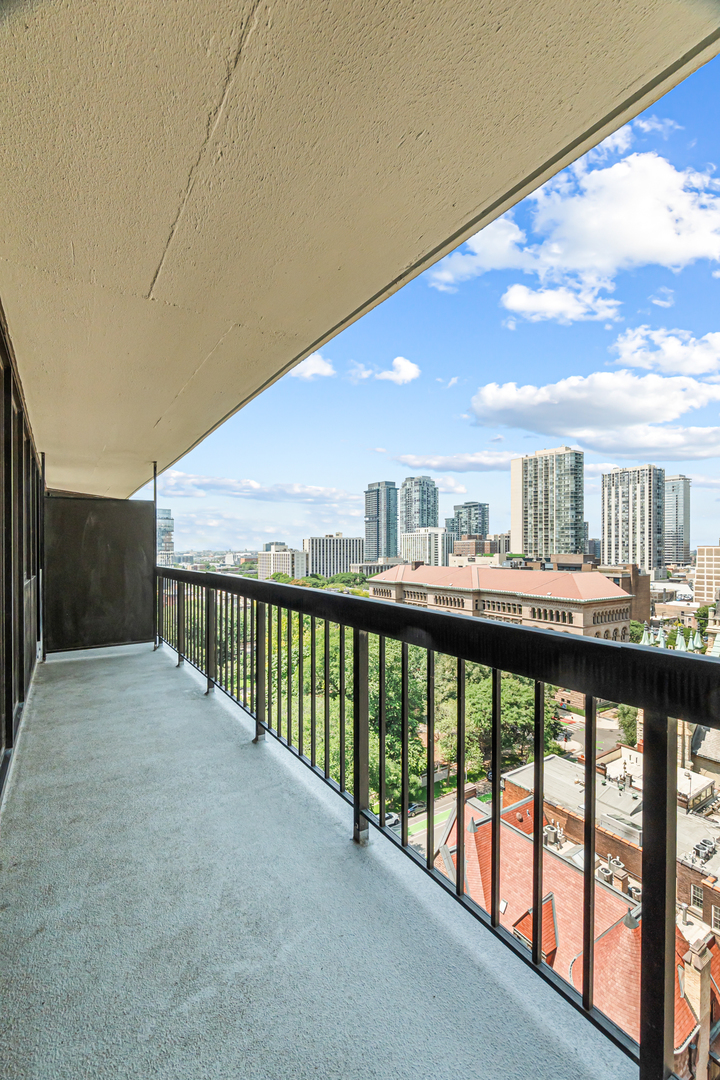 33 W Delaware Place Unit: 14F