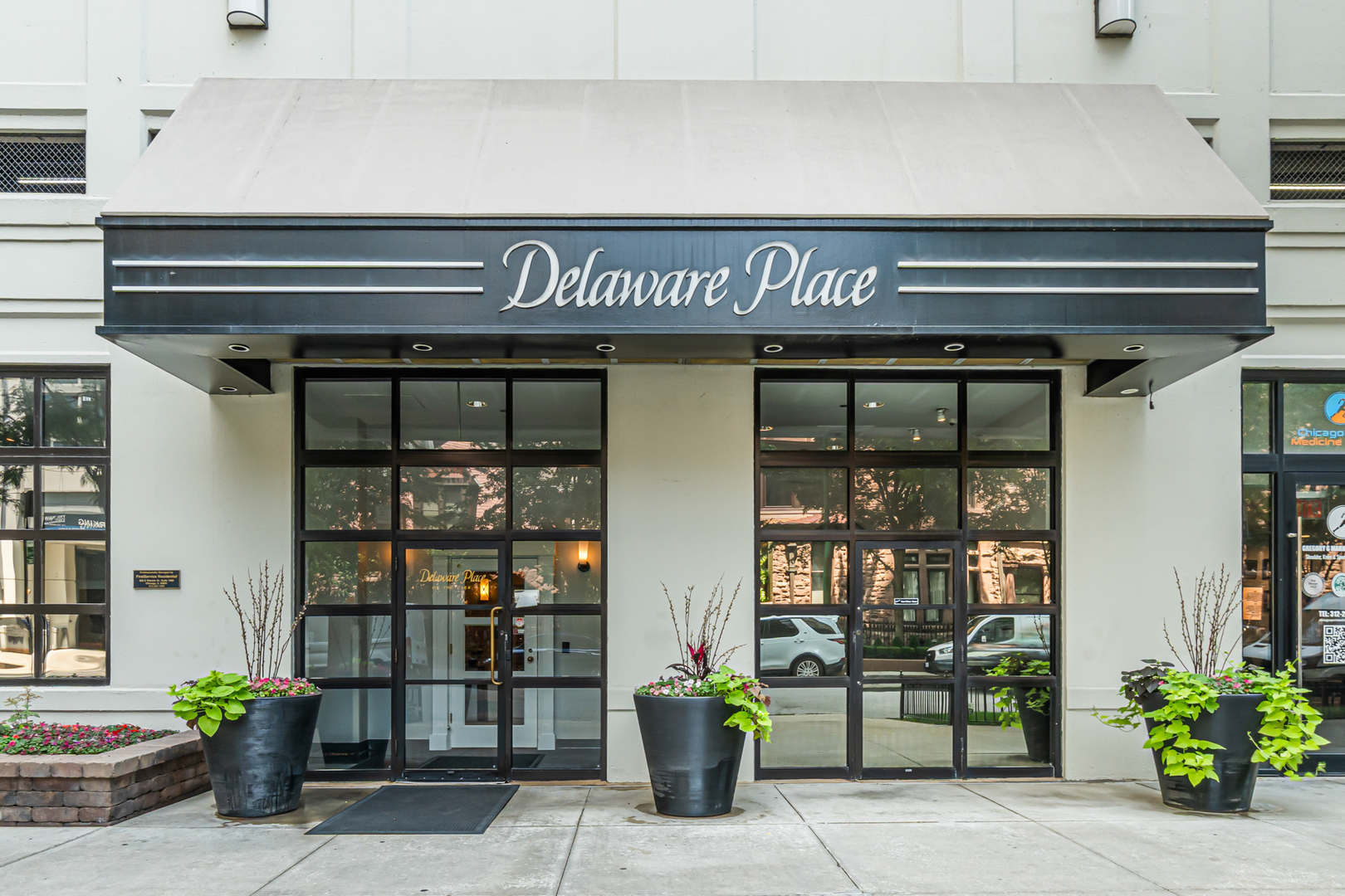 33 W Delaware Place Unit: 14F