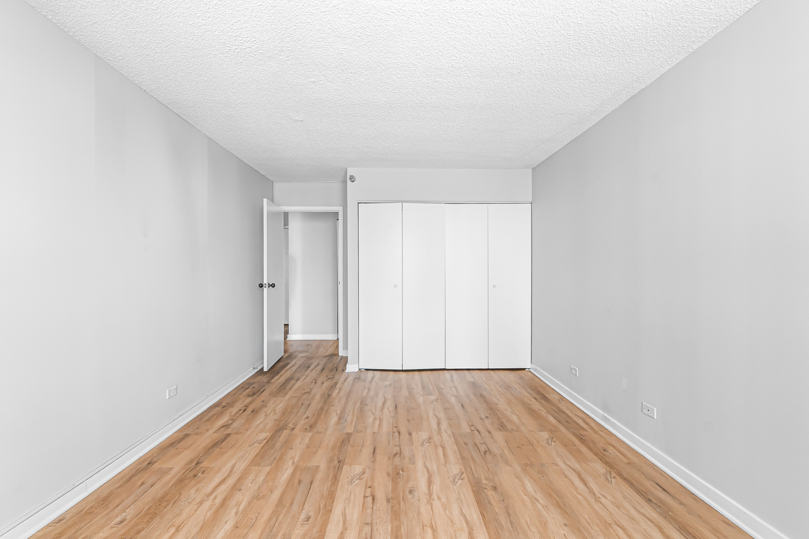 33 W Delaware Place Unit: 14F