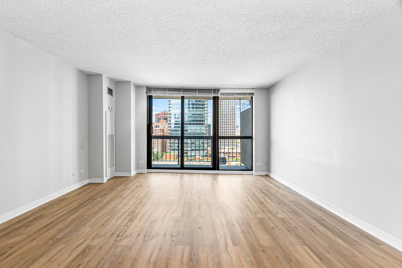 33 W Delaware Place Unit: 14F