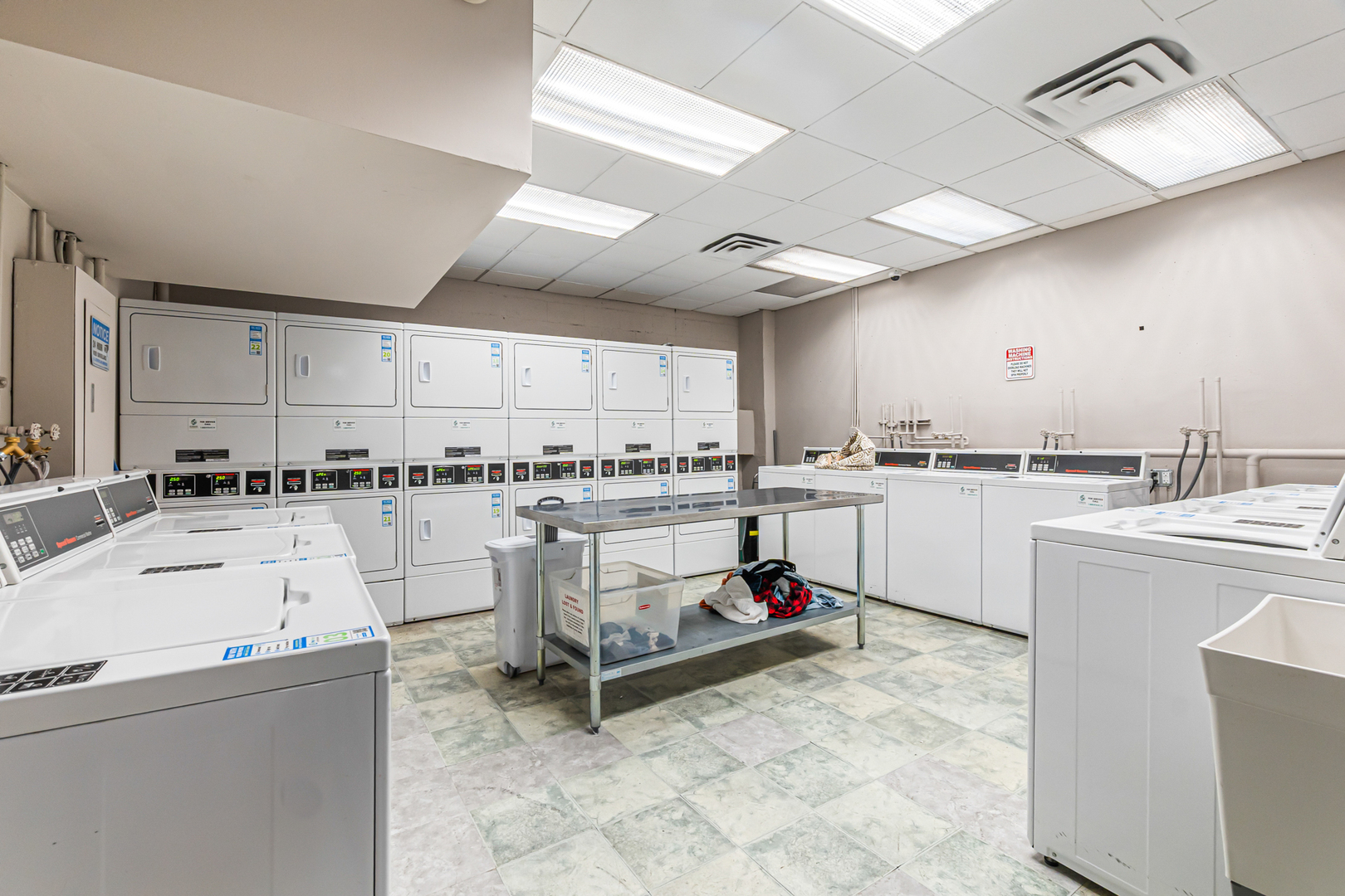 33 W Delaware Place Unit: 14F