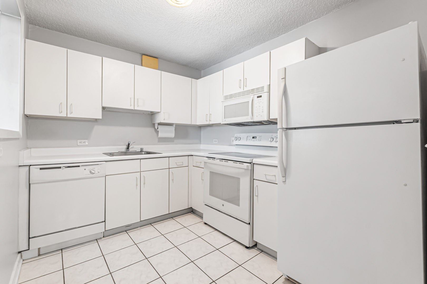 33 W Delaware Place Unit: 14F