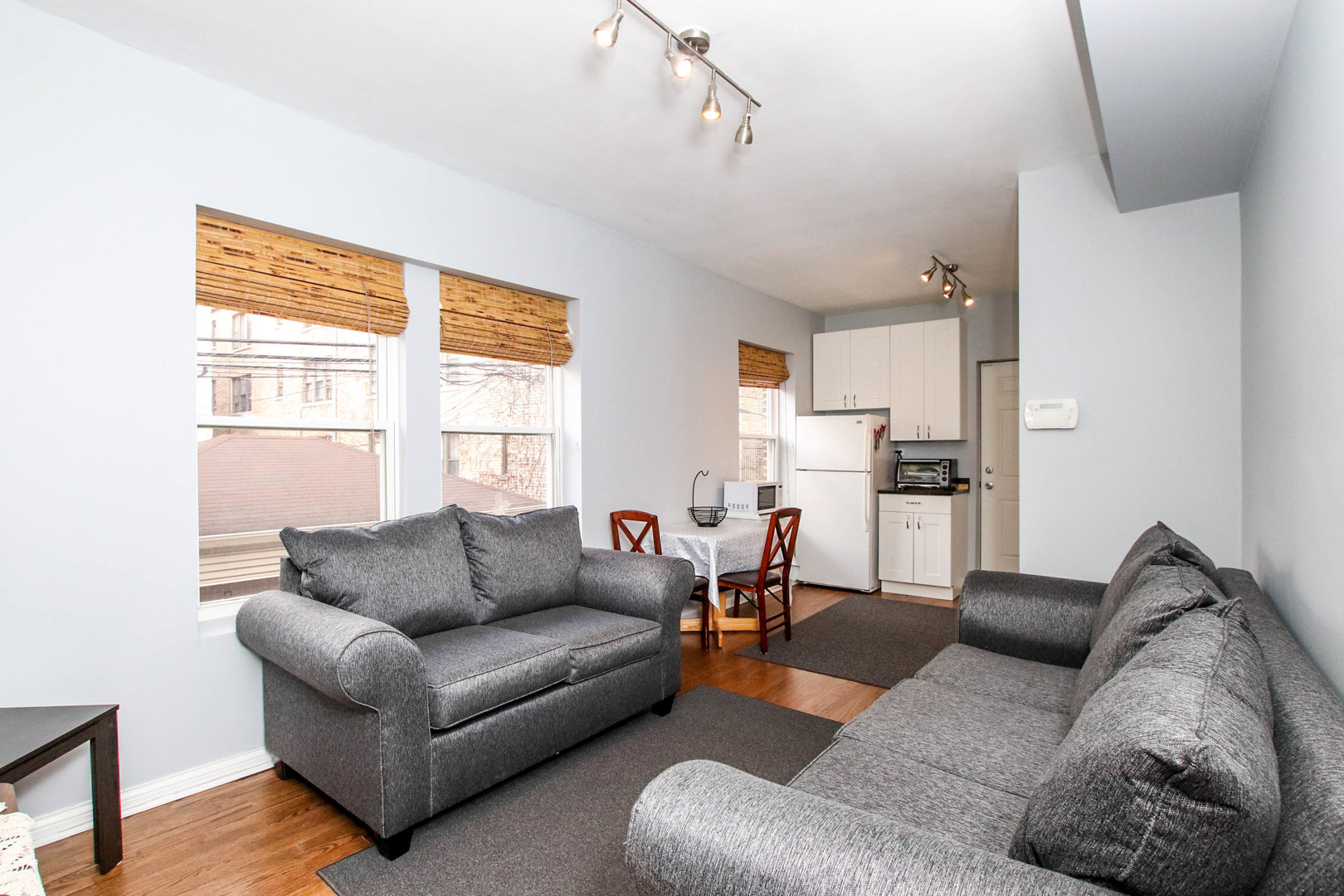 1626 W FARWELL Avenue Unit: 1F