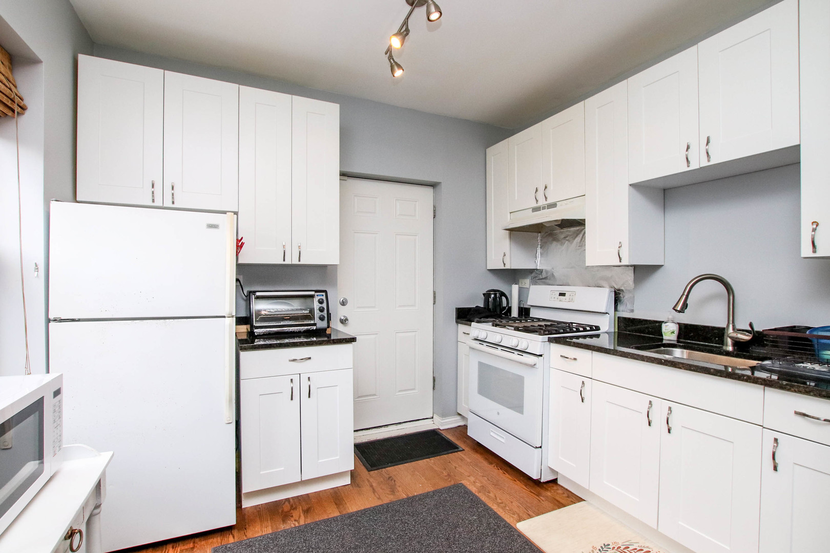 1626 W FARWELL Avenue Unit: 1F