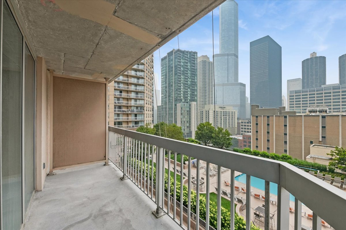 545 N DEARBORN Street Unit: 1210