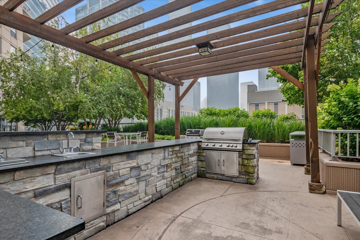 545 N DEARBORN Street Unit: 1210