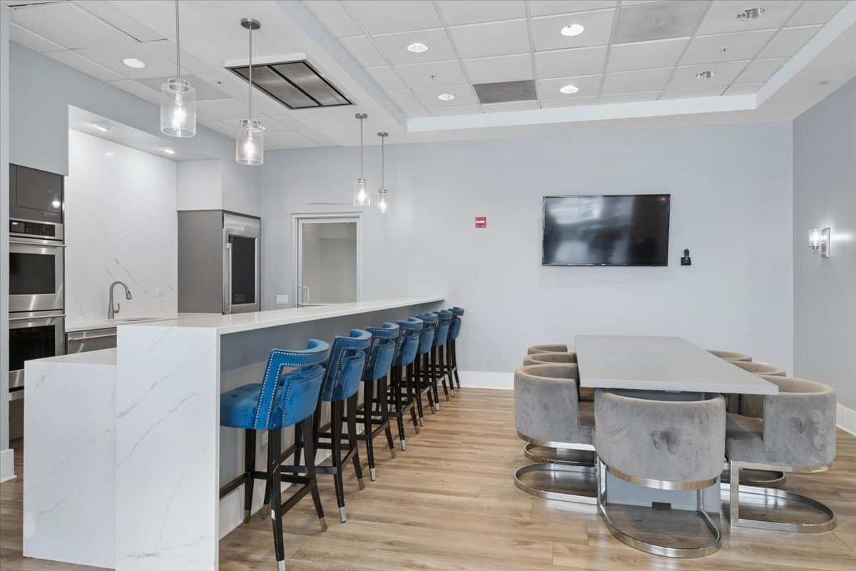545 N DEARBORN Street Unit: 1210