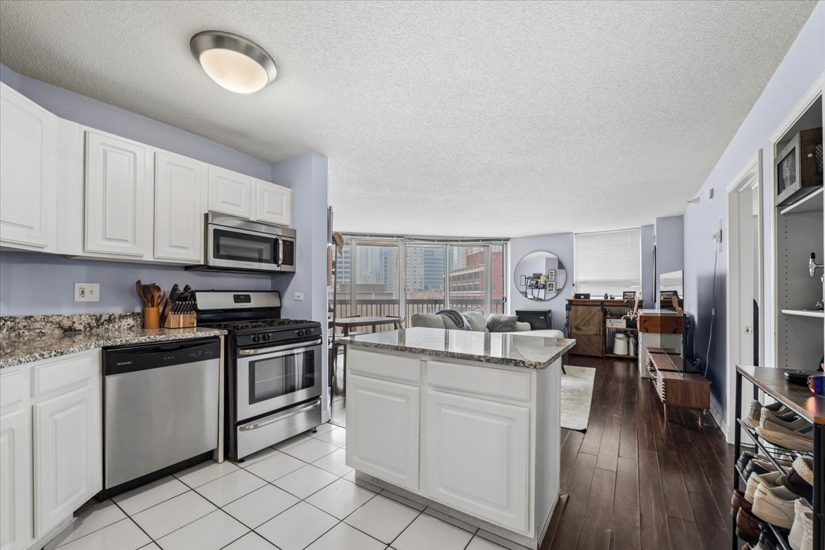 545 N DEARBORN Street Unit: 1210
