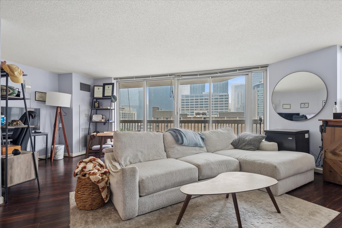 545 N DEARBORN Street Unit: 1210