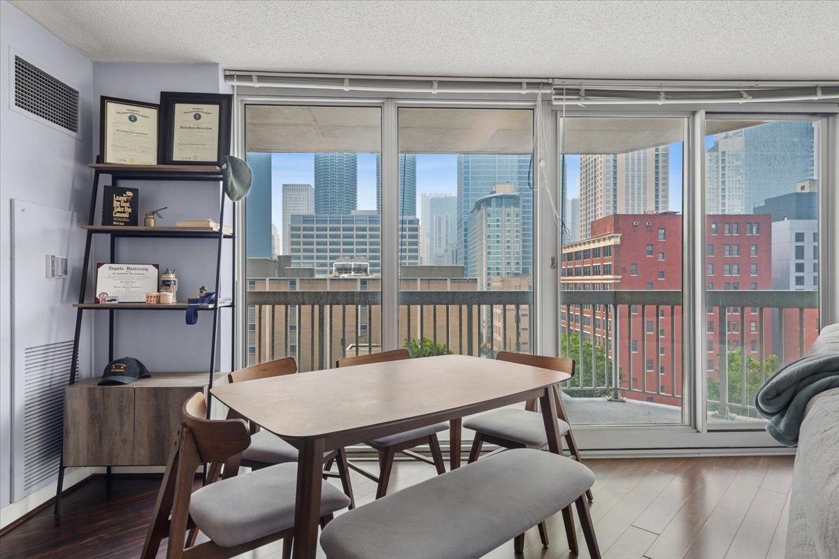 545 N DEARBORN Street Unit: 1210