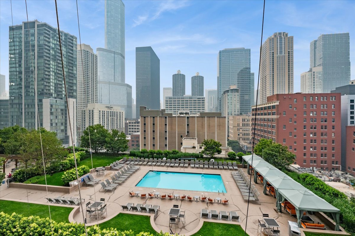 545 N DEARBORN Street Unit: 1210