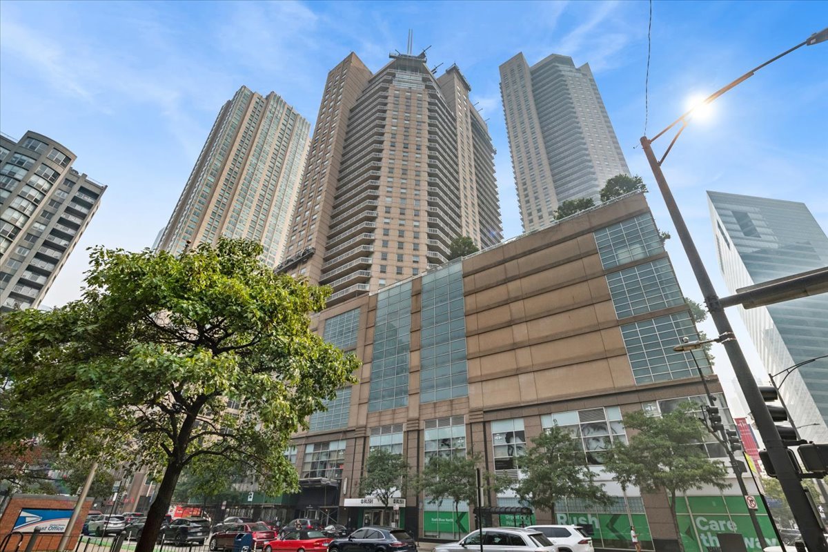545 N DEARBORN Street Unit: 1210