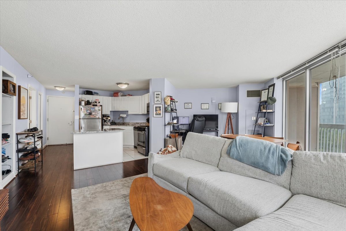 545 N DEARBORN Street Unit: 1210
